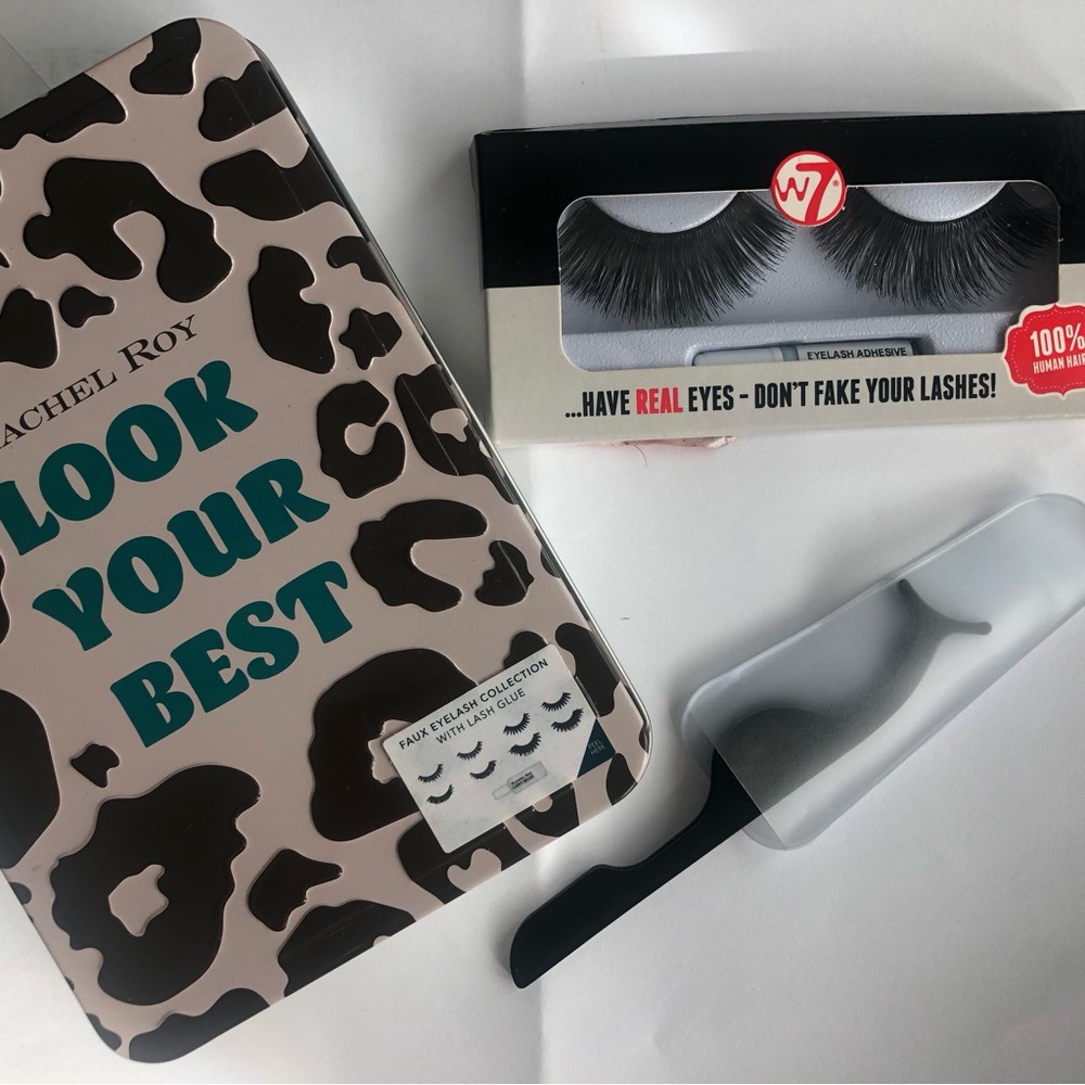 5 Sets of Eyelashes and Lash Applicator